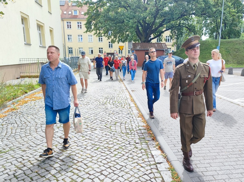 https://www.zzwp-gorzow.pl/images/Spacer_z_historia_logo.jpg?1759432336